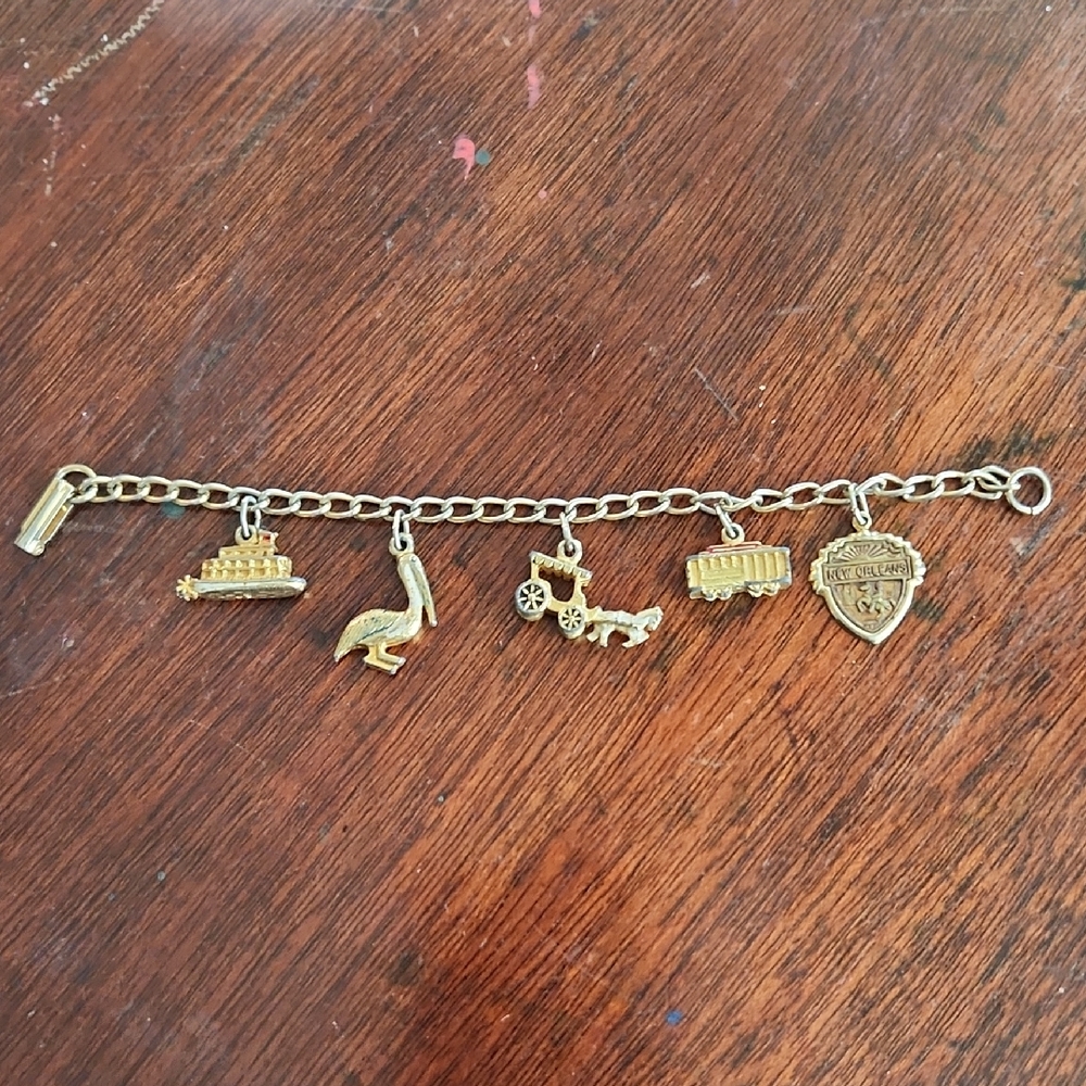 Vintage New Orleans Charming‎ Goldtone Bracelet with Charms